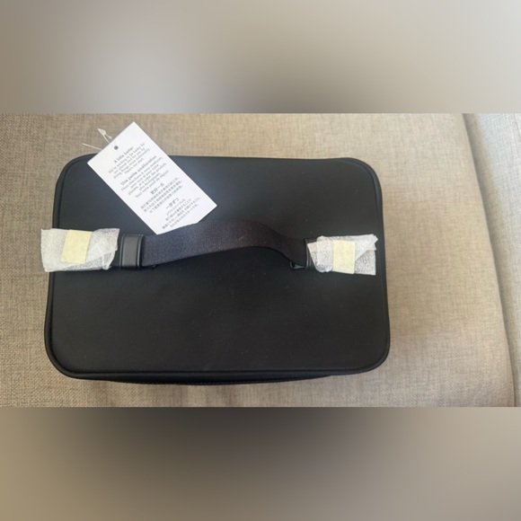 Kate Spade Chelsea Make Up Bag - Picture 4 of 8